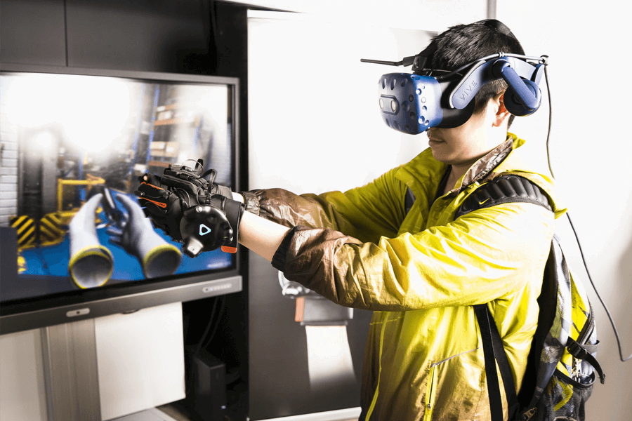 Mixed Reality (MR)